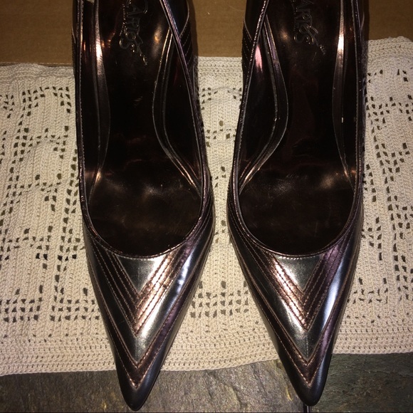 Pumps - Picture 3 of 5